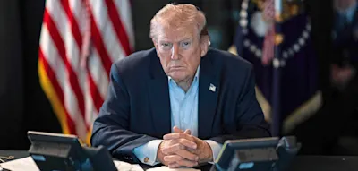 &bdquo;Die gro&szlig;e Welle kommt bald&ldquo;, sagt Trump zum Iran und lobt die Golfstaaten