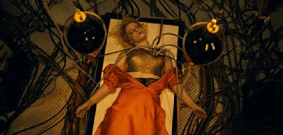 Dr. Frankenstein h&auml;tte diesen Film aus Leichenteilen geschickter zusammengen&auml;ht