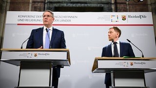 Ministerpr&auml;sidenten dr&auml;ngen auf &Uuml;berpr&uuml;fung der Mineral&ouml;l-Konzerne