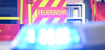 Brand neben Clubanlage in Berlin &ndash; Hakenkreuze an der Wand