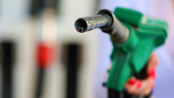 Im Tagesvergleich: Sprit erstmals seit Kriegsbeginn billiger