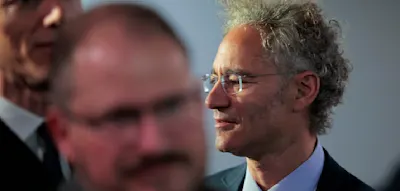 KI wird Einfluss &bdquo;hochgebildeter, oft weiblicher W&auml;hler&ldquo; verringern, sagt der Palantir-Chef