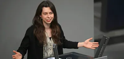 Sie postete das &bdquo;Rehaugen&ldquo;-Video &ndash; Gr&uuml;nen-Politikerin &auml;u&szlig;ert sich zum &bdquo;Schmutzkampagnen&ldquo;-Vorwurf