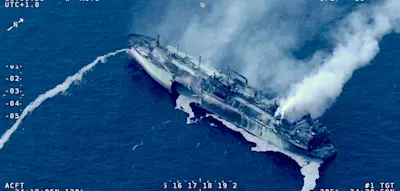 Russischer Gas-Tanker treibt nach Explosion man&ouml;vrierunf&auml;hig im Mittelmeer