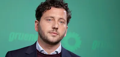 &bdquo;Gr&uuml;ne m&uuml;ssen entscheiden, ob sie Recht haben oder gewinnen wollen&ldquo;, sagt Parteichef Banaszak