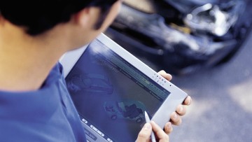 Gericht setzt Schadenplattformen Grenzen: "Online-Kfz-Gutachten gibt es nicht"