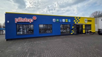 Neues Design: pitstop-Filialen erhalten zus&auml;tzlich das HUK-Logo