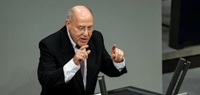 Gysi weist Rassismus-Vorw&uuml;rfe aus seiner Partei als &bdquo;absurd&ldquo; zur&uuml;ck