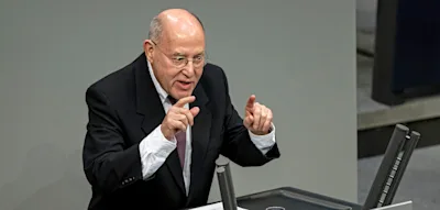 &bdquo;Reflexartig Rassismus vorzuwerfen, finde ich dumm&ldquo; &ndash;&nbsp;Gysi-Interview l&ouml;st Streit aus