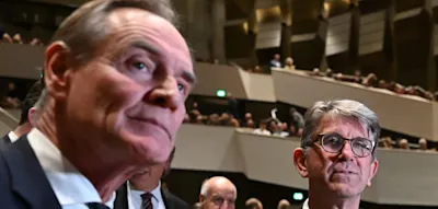 Buhrufe und Proteste gegen &bdquo;Kulturkampfminister&ldquo; &ndash; Innenminister Dobrindt verteidigt Weimer