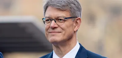 Verkehrsminister empfiehlt wegen hoher Spritpreise Umstieg auf Deutschlandticket