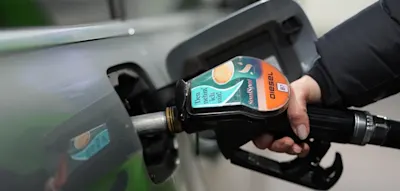 Benzinpreis klettert vor neuer Preisregel auf Jahresrekord &ndash; Tankstellen-CEO begr&uuml;&szlig;t h&ouml;here Preise