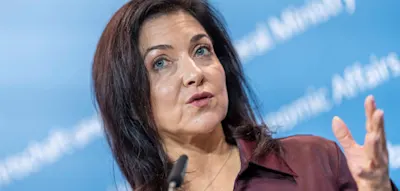 Wirtschaftsministerin Reiche lehnt neuen Tankrabatt und Tempolimit ab