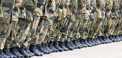 M&auml;nner zwischen 17 und 45 brauchen seit Januar eine Genehmigung, um l&auml;nger das Land zu verlassen