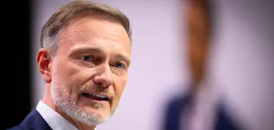 &bdquo;Ich wollte damals als Finanzminister nicht von den hohen Spritpreisen profitieren&ldquo;, sagt Lindner