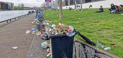 Touristen in Berlin werden k&uuml;nftig f&uuml;rs M&uuml;llsammeln belohnt