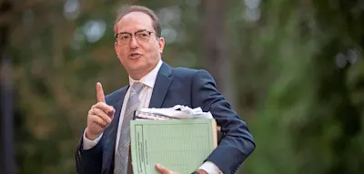 5400 Euro mehr im Monat f&uuml;r Merz? Dobrindt streicht Gehaltserh&ouml;hung f&uuml;r Kanzler und Minister