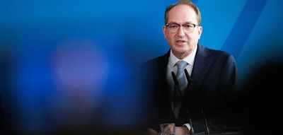 Dobrindt will Grenzkontrollen verl&auml;ngern, erwartet aber keine steigenden Fluchtbewegungen