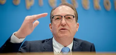 &bdquo;Aus eingetretenen Pfaden etwas herauszutreten&ldquo; &ndash;&nbsp;Dobrindt schlie&szlig;t Steuererh&ouml;hungen nicht aus