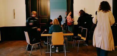 Und dann merken sie selbst, wie das nach ARD-Jugendsprech klingt