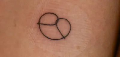 Polizist l&auml;sst sich auf Gr&uuml;nen-Wahlparty Brezel-Tattoo stechen &ndash; Disziplinarverfahren