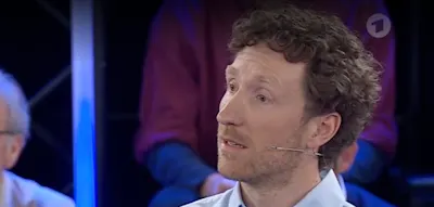 &bdquo;Das ist f&uuml;r Sie reich?&ldquo; &ndash; Als das Gehalt zur Sprache kommt, weist S&ouml;der den ARD-Moderator zurecht