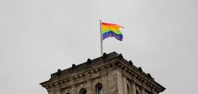 &bdquo;Ich habe entschieden&ldquo; &ndash; Kl&ouml;ckner erteilt Regenbogenflagge auf Reichstag eine Absage