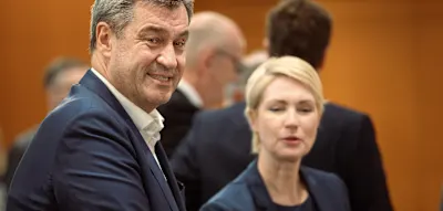 &bdquo;Man sollte nur Dinge versprechen, die auch kommen&ldquo; &ndash; S&ouml;der und Schwesig beerdigen 1000-Euro-Pr&auml;mie