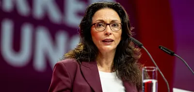 Mit 96 Prozent wiedergew&auml;hlt &ndash; Fahimi warnt vor &bdquo;Rentenklau&ldquo; und unterstellt JU &bdquo;Enkeltrick&ldquo;