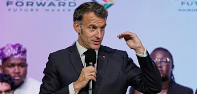 &bdquo;Hey, hey. Das ist ein v&ouml;lliger Mangel an Respekt&ldquo; &ndash; Pl&ouml;tzlich weist Macron das Publikum zurecht