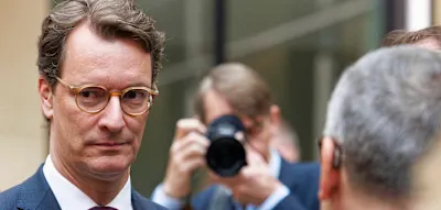 W&uuml;st warnt vor AfD-Regierungsbeteiligung &ndash; und verweist auf deutsche Vergangenheit