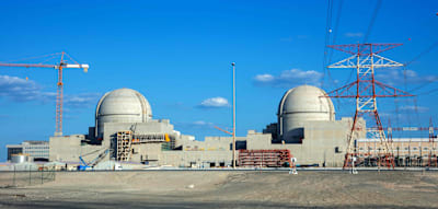 Feuer nach Drohnenangriff nahe Atomkraftwerk in Abu Dhabi