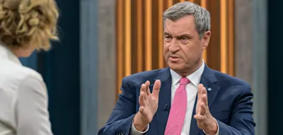 S&ouml;der fordert den gro&szlig;en &bdquo;Ruck&ldquo; f&uuml;r Deutschland &ndash;&nbsp;und ger&auml;t dann unter Druck