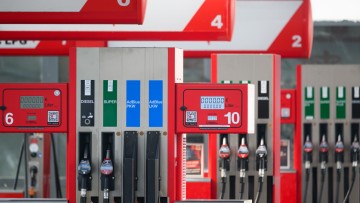 Spritpreise: Tausende Tankstellen versto&szlig;en gegen 12-Uhr-Regel