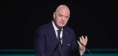 Dann passt Infantino den Ball zu Baerbock &ndash; und der PR-Coup ist perfekt