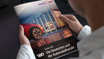 Neue Branchenstudie: Digital informiert, im Autohaus entschieden