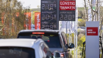 Spritpreis sinkt vor Pfingsten: Diesel und E10 unter zwei Euro