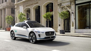 Waymo-Robotaxis: Problem mit &uuml;berfluteten Stra&szlig;en