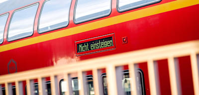 W&auml;hrend der ersehnte ICE aus der App verschwindet, lauschen wir meditativen Walges&auml;ngen
