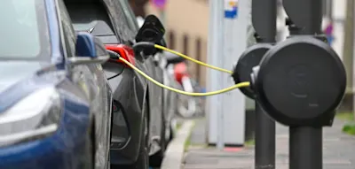 E-Autos deutlich billiger, Verbrenner leicht teurer &ndash; Studie zeigt klare Verschiebung