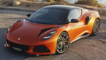 Lotus Emira 420: Vier F&auml;uste