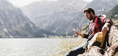 Anrufe vom Chef, R&uuml;ckkehr-Pflicht ins B&uuml;ro? Das sind Ihre Job-Rechte im Urlaub