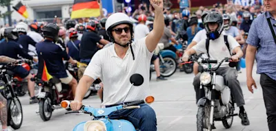 Siegmund macht Wahlkampf auf Simson &ndash; und trifft auf ZDF-Reporter mit Rennrad