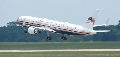 Wegen h&ouml;herer Kosten f&uuml;r Trumps &bdquo;Air Force One&ldquo; &ndash; Boeing schreibt rote Zahlen