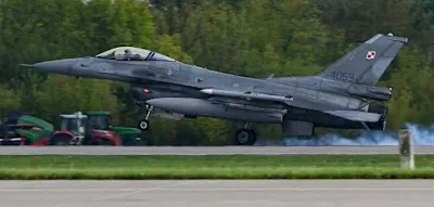 Schon um zwei Uhr nachts steigen polnische Kampfjets in die Luft