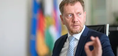 Kretschmer droht mit Stopp der Renten- und Pflegereform &ndash; Reiche h&auml;lt dagegen
