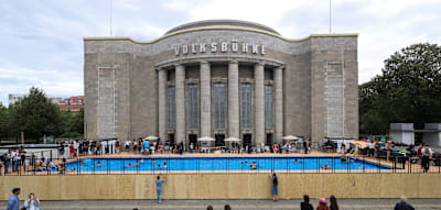&bdquo;Exklusiv f&uuml;r schwarze Communities&ldquo; &ndash; Volksb&uuml;hne Berlin schr&auml;nkt Zugang f&uuml;r &bdquo;Volksbad&ldquo; ein