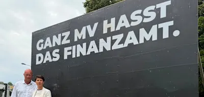 &bdquo;Ganz MV hasst das Finanzamt&ldquo;&nbsp;&ndash; Team Freiheit stellt Wahlkampagne vor&nbsp;&ndash; und erntet Kritik