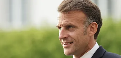 W&auml;hrend es in Frankreich brennt, f&auml;hrt Macron Jetski &ndash; Urlaubsfotos sorgen f&uuml;r Emp&ouml;rung