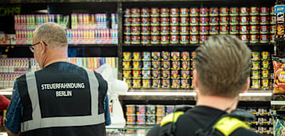 &bdquo;Die sind ja nicht bl&ouml;d&ldquo;, sagt Scooter, als er die illegalen Vapes findet